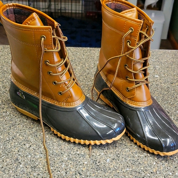 Sporto Shoes - EUC Duck Boots 🦆👢